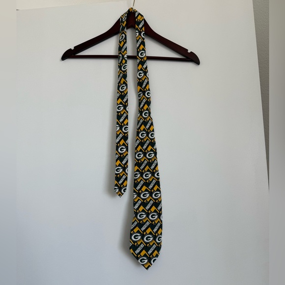 Green Bay Packers Themed Tie - Picture 1 of 5